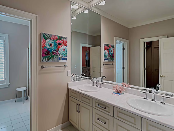 Elegant Beach retreat in Pawleys Island 5-Bedroom Steps to Beach